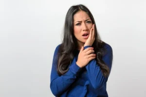 Cracked Tooth pain symptoms Cracked Tooth pain symptoms